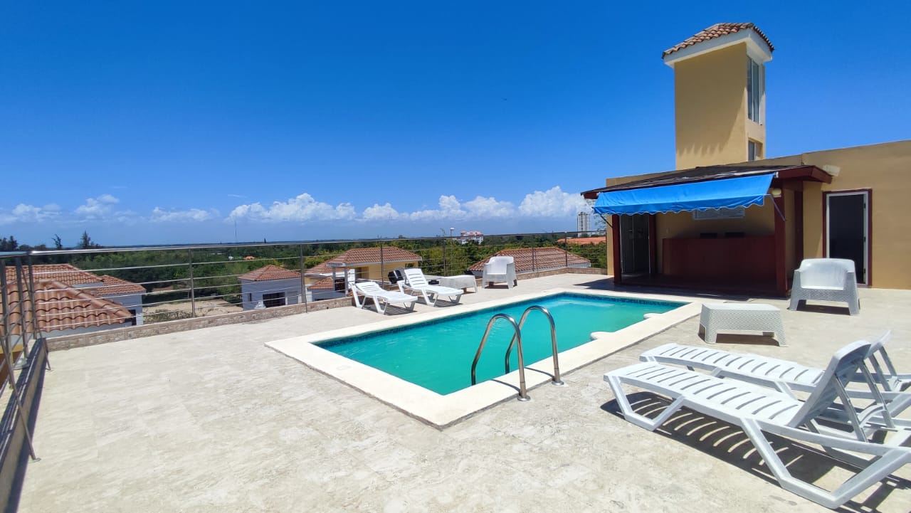 Social area and pool