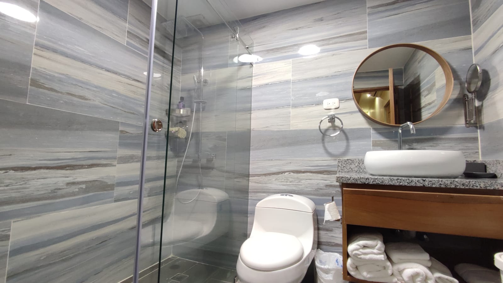 (Ref. 106) Master bedroom bathroom
