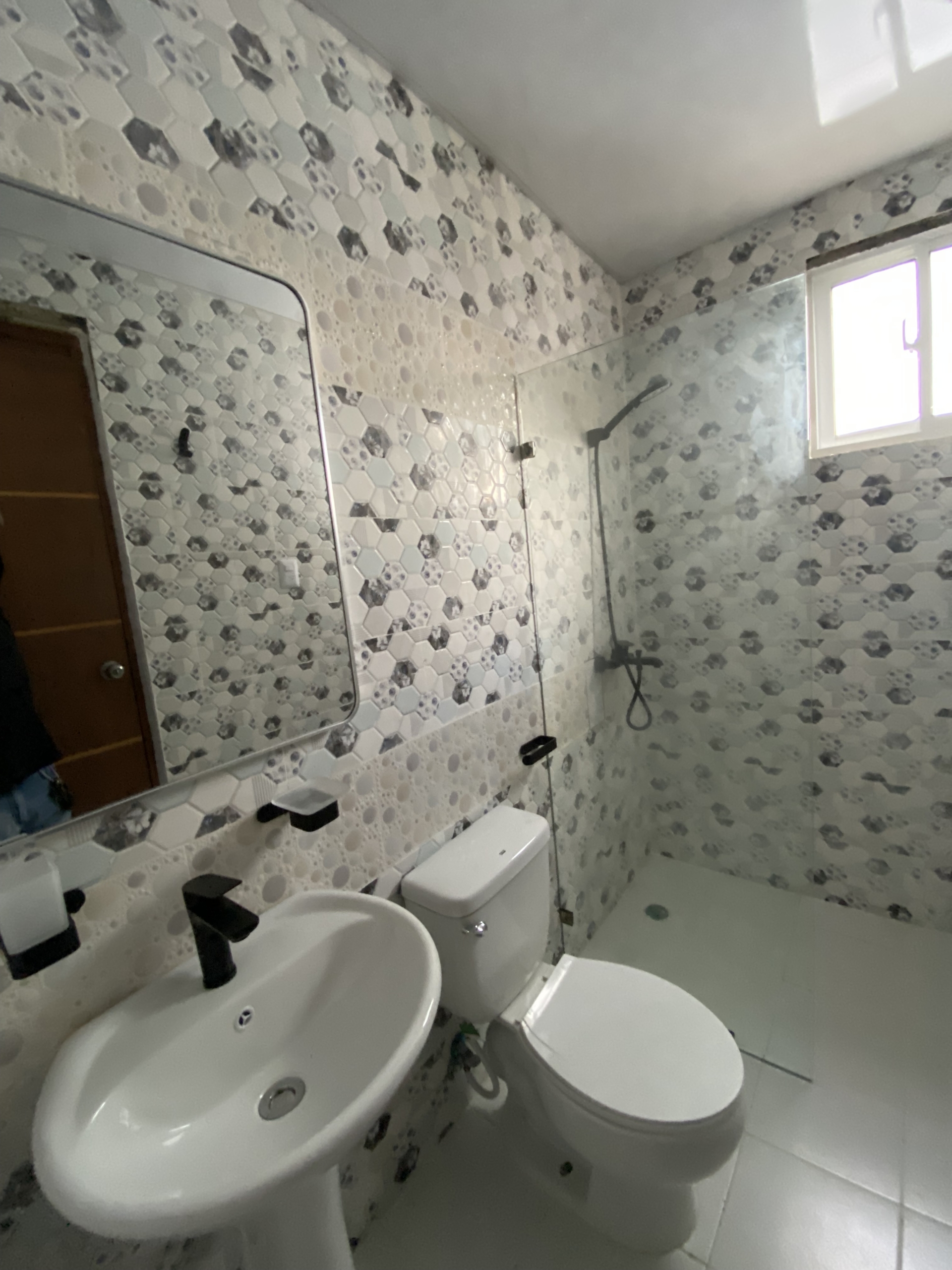 2nd batroom
